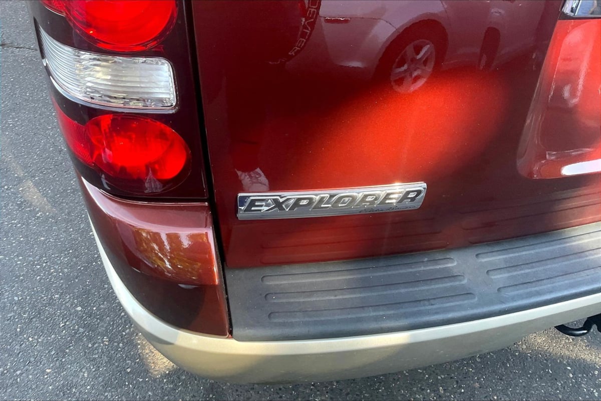 Ford Explorer photo 23