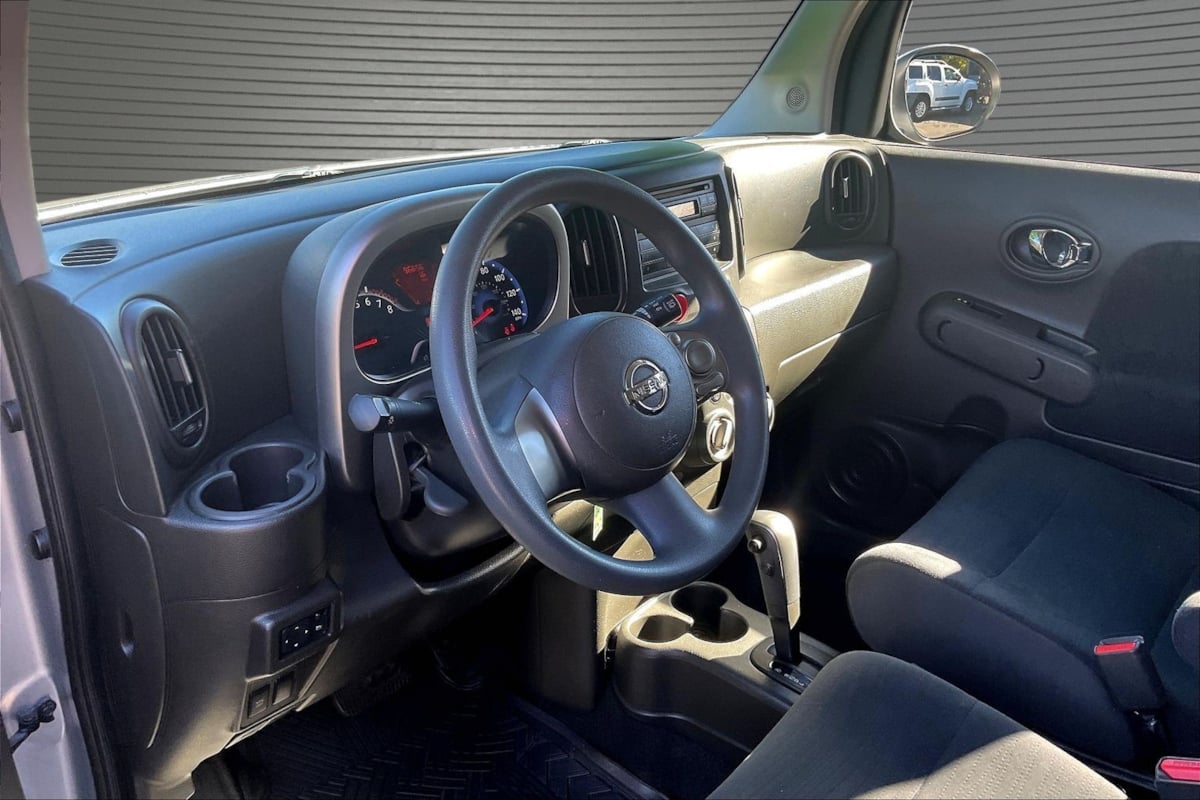 Photo 16 of this Nissan cube