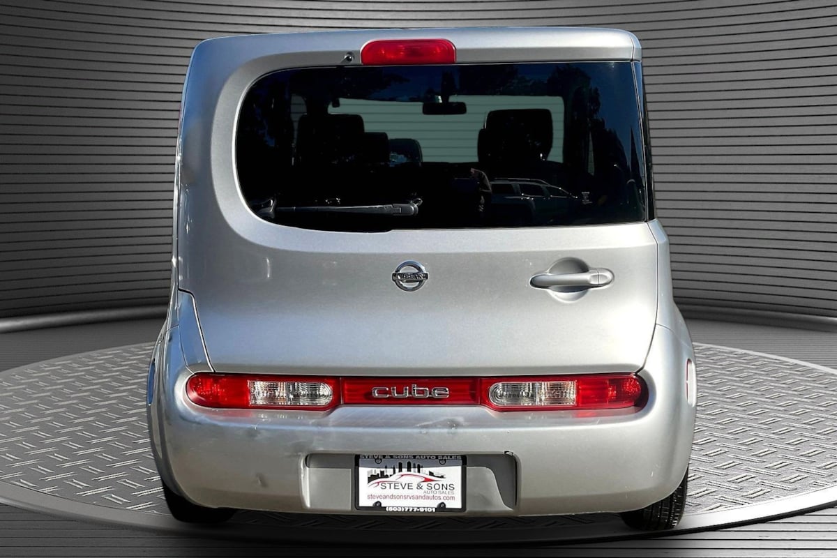 Photo 5 of this Nissan cube