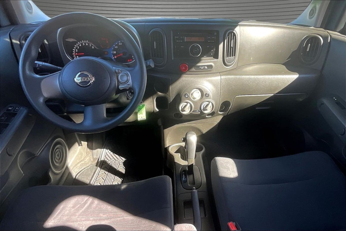 Photo 7 of this Nissan cube