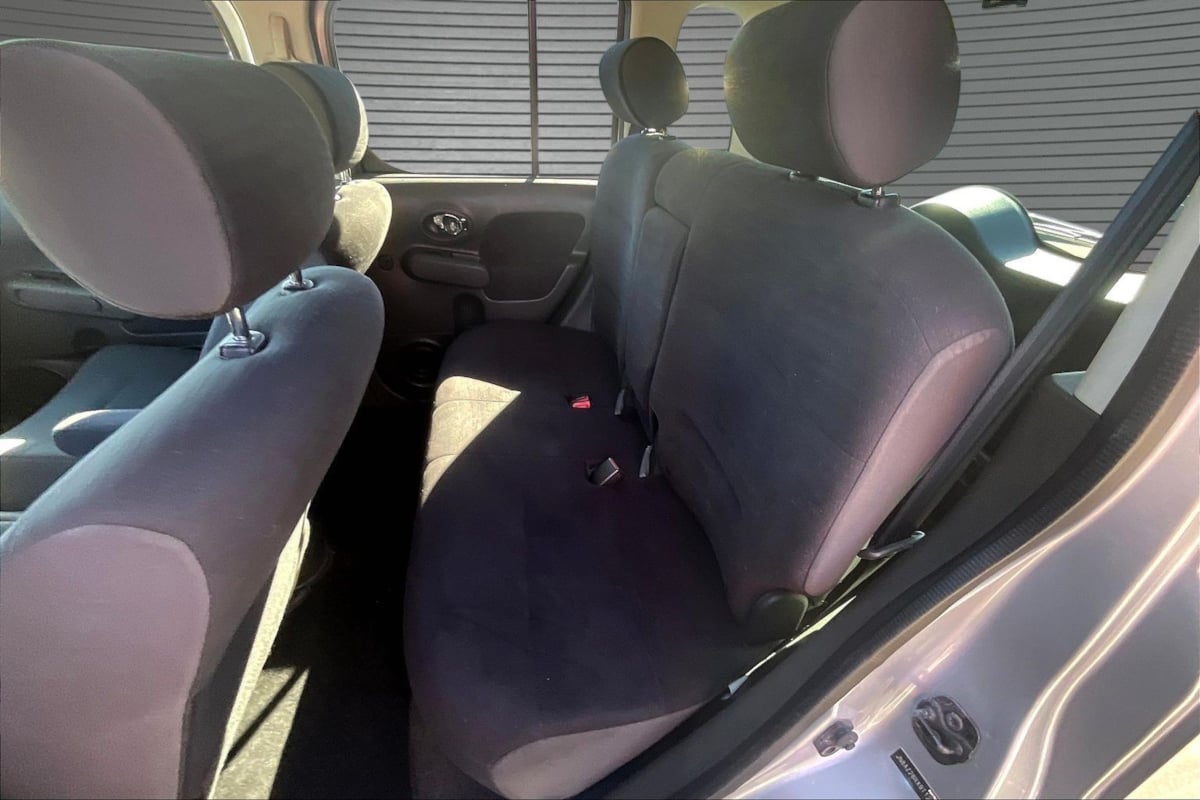 Photo 21 of this Nissan cube