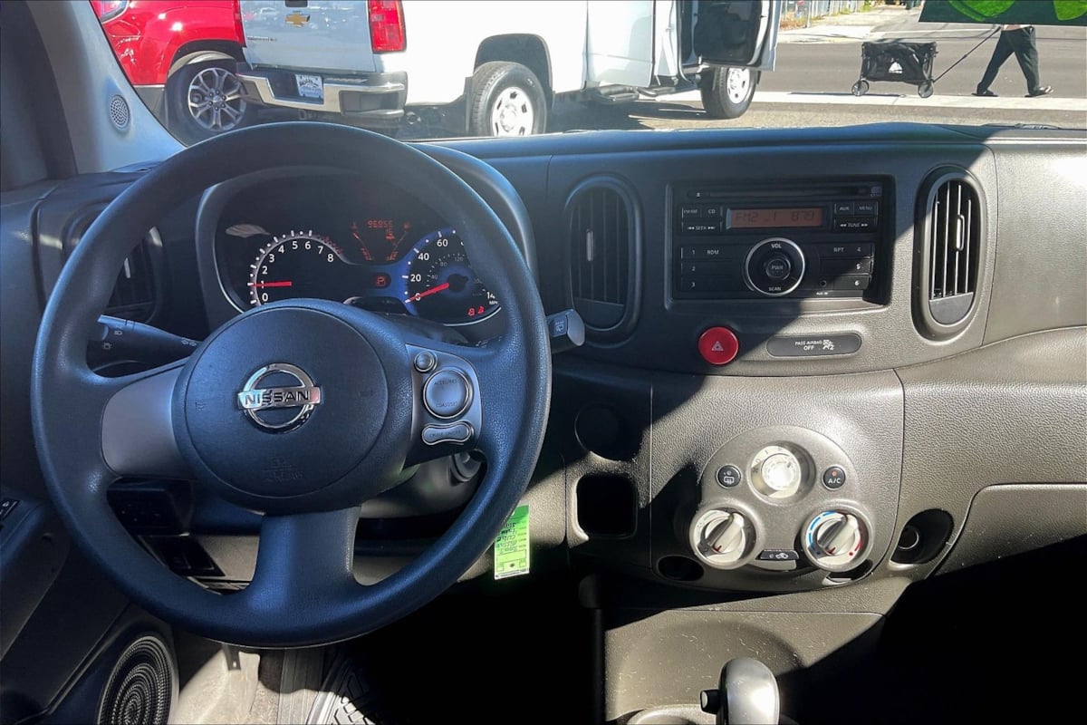 Photo 15 of this Nissan cube