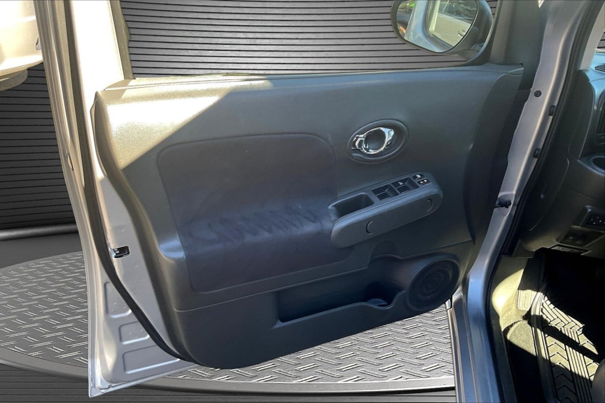 Photo 19 of this Nissan cube