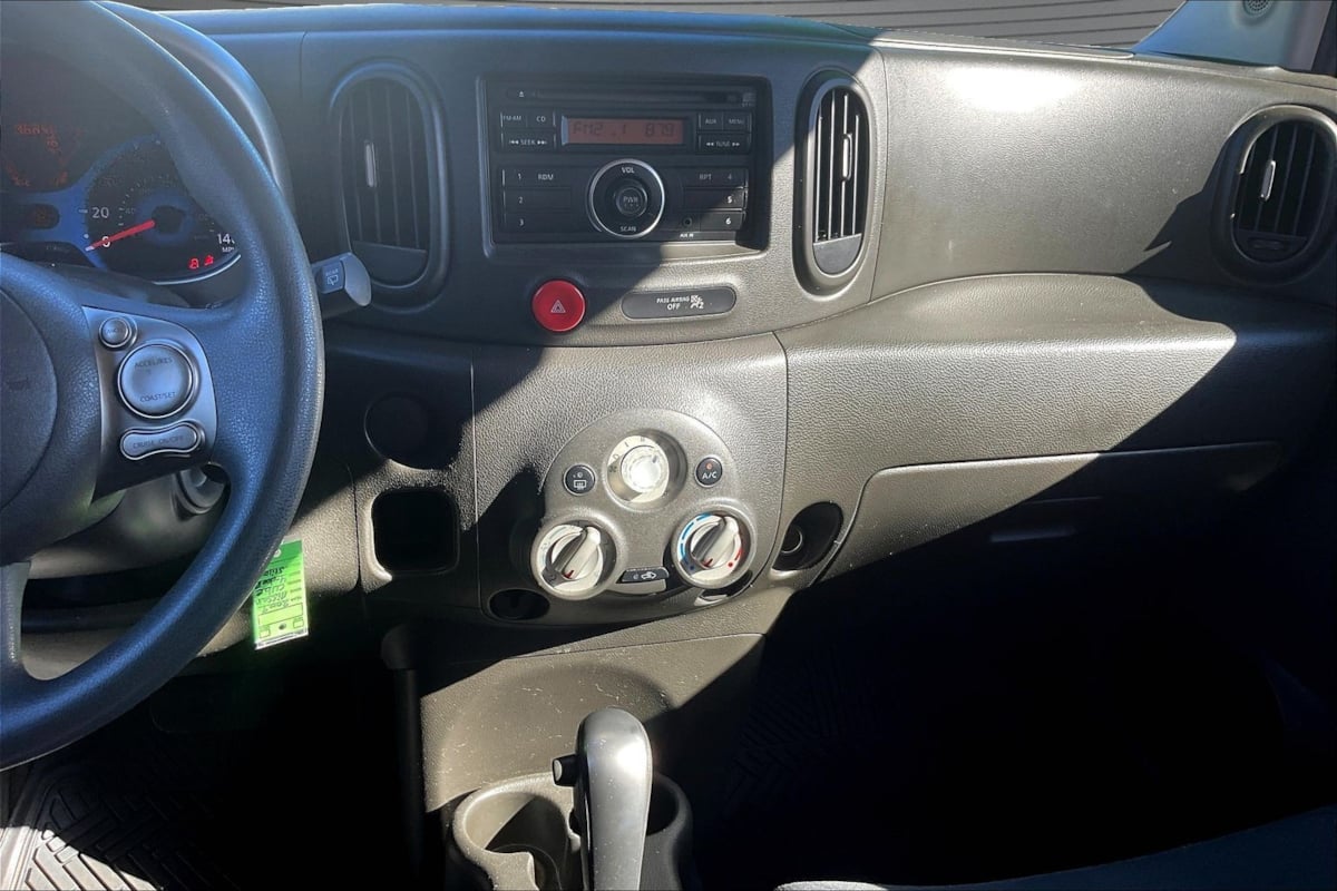Photo 14 of this Nissan cube