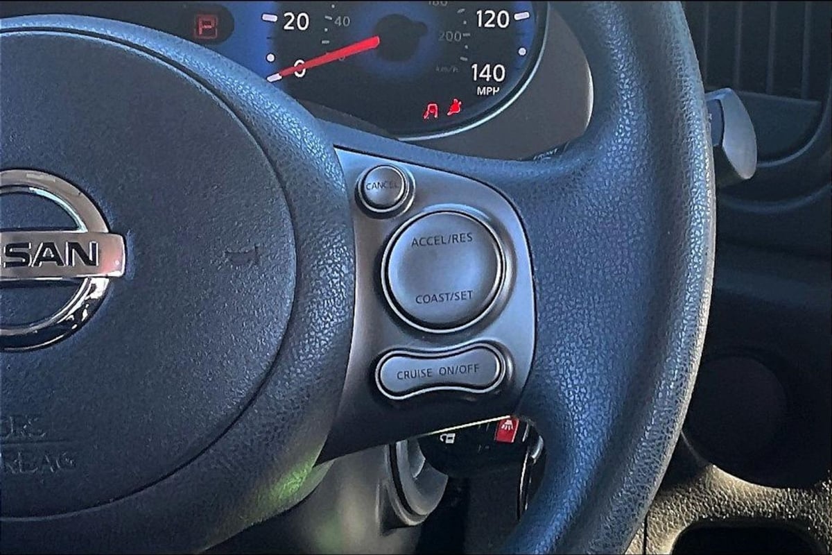 Photo 12 of this Nissan cube