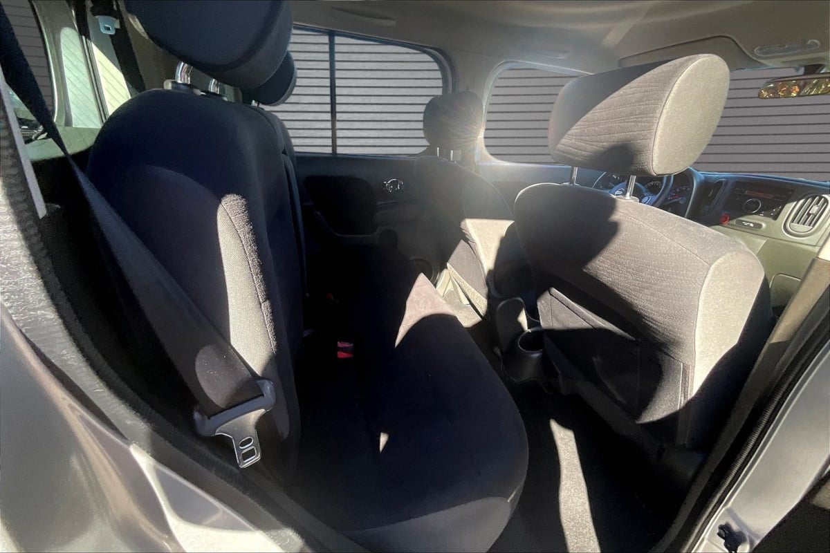 Photo 24 of this Nissan cube