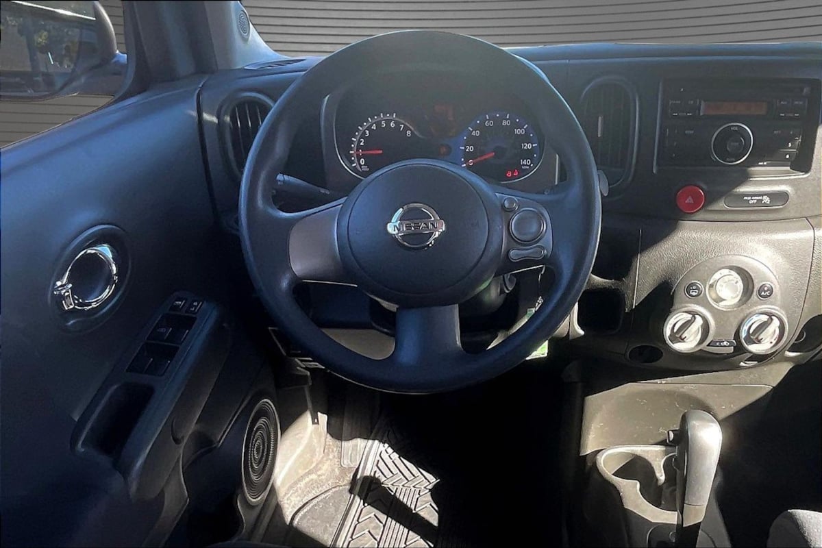 Photo 8 of this Nissan cube