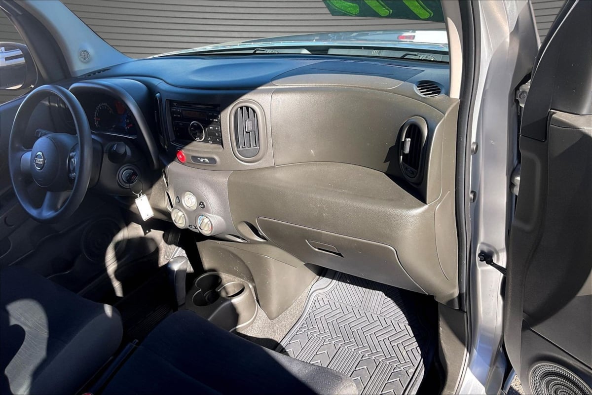 Photo 25 of this Nissan cube