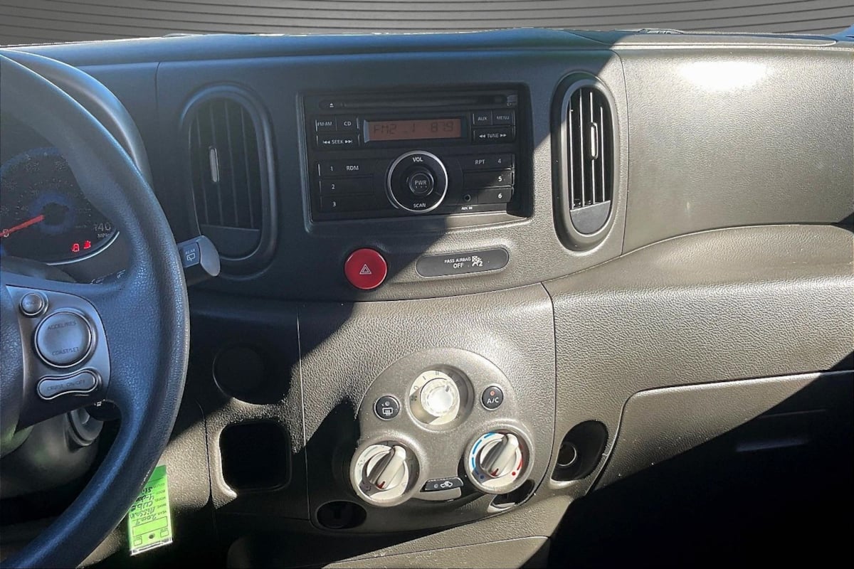 Photo 9 of this Nissan cube