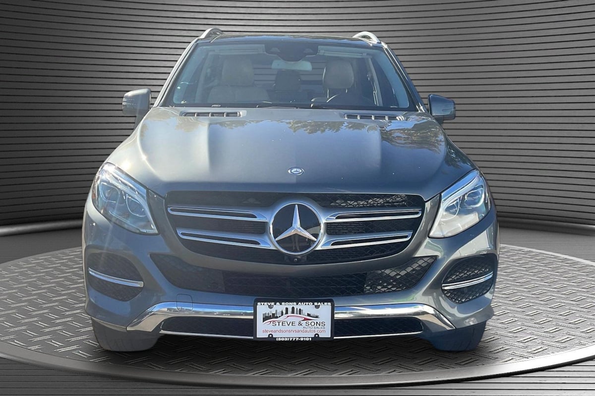 Photo 2 of this Mercedes-Benz GLE 350