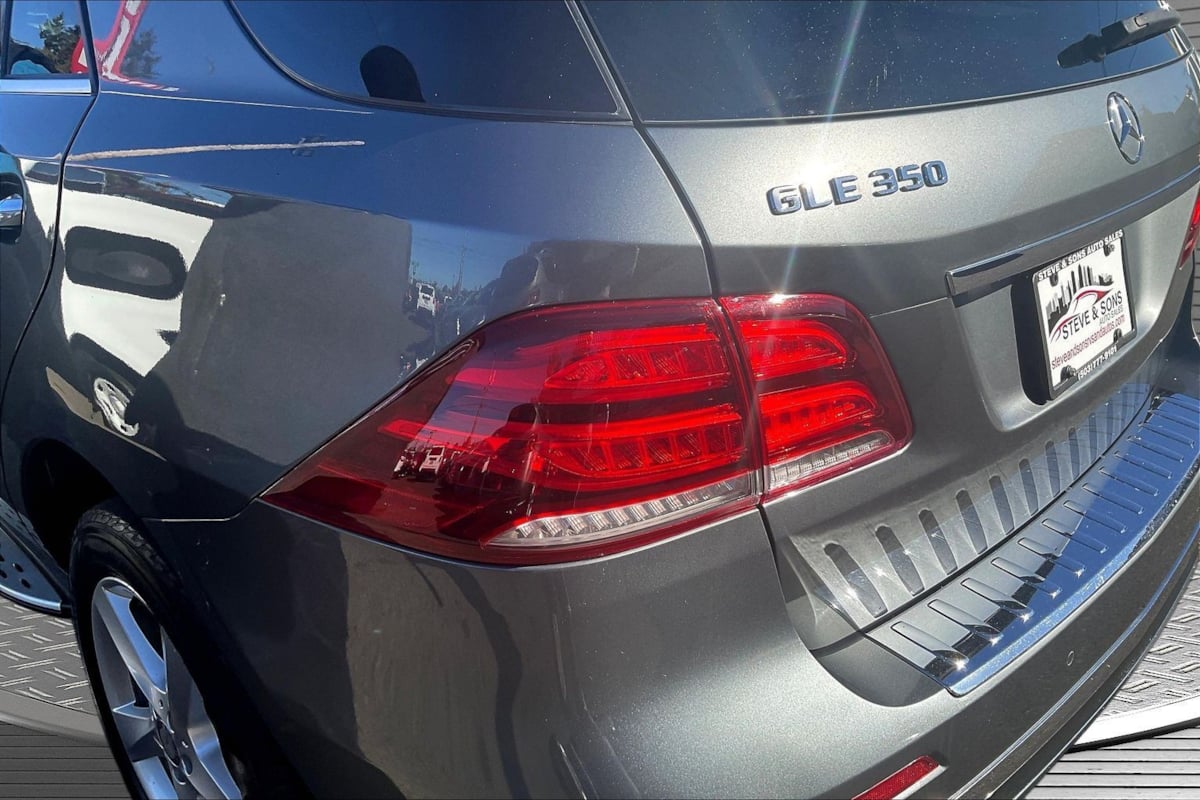 Photo 22 of this Mercedes-Benz GLE 350