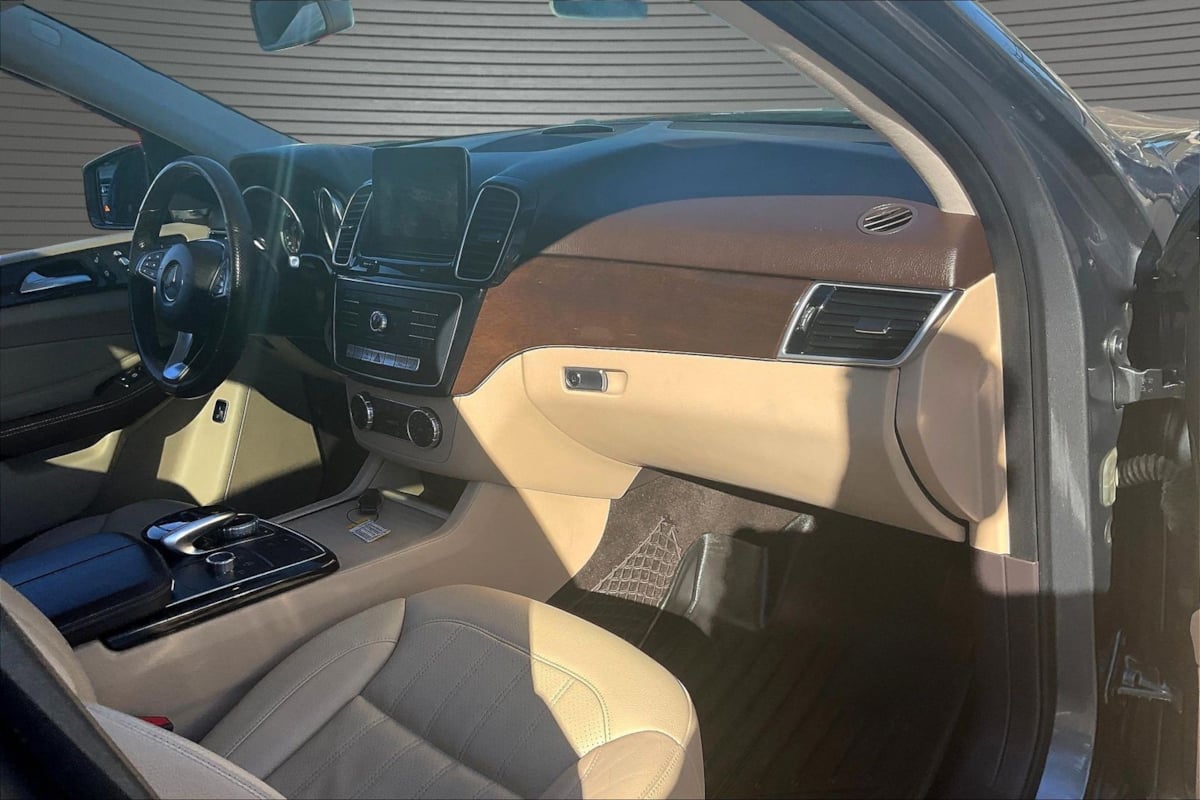 Photo 25 of this Mercedes-Benz GLE 350