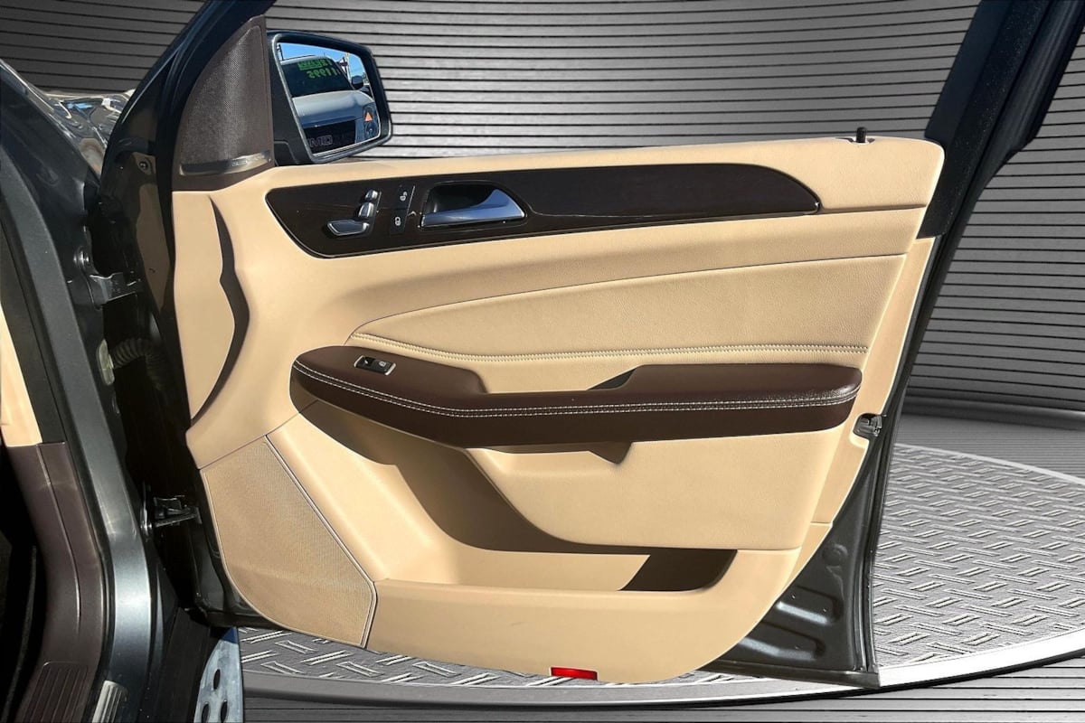 Photo 26 of this Mercedes-Benz GLE 350