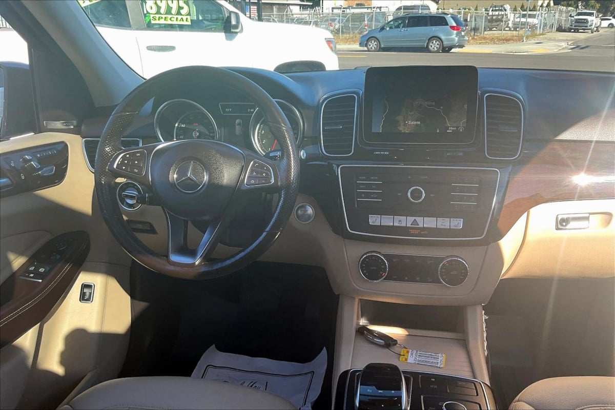 Photo 15 of this Mercedes-Benz GLE 350