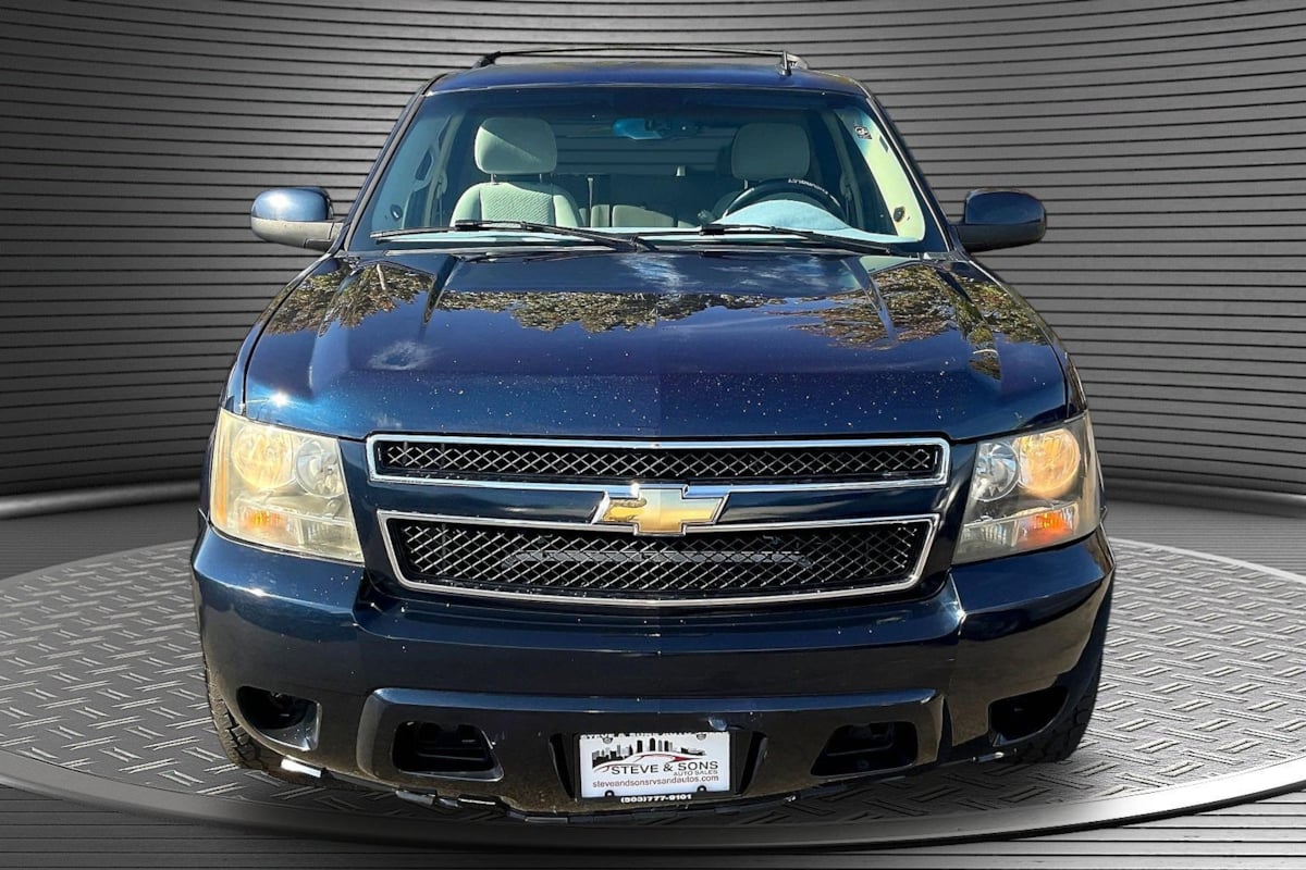 Photo 2 of this Chevrolet Tahoe