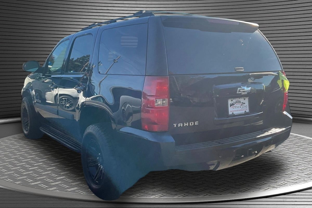 Photo 4 of this Chevrolet Tahoe