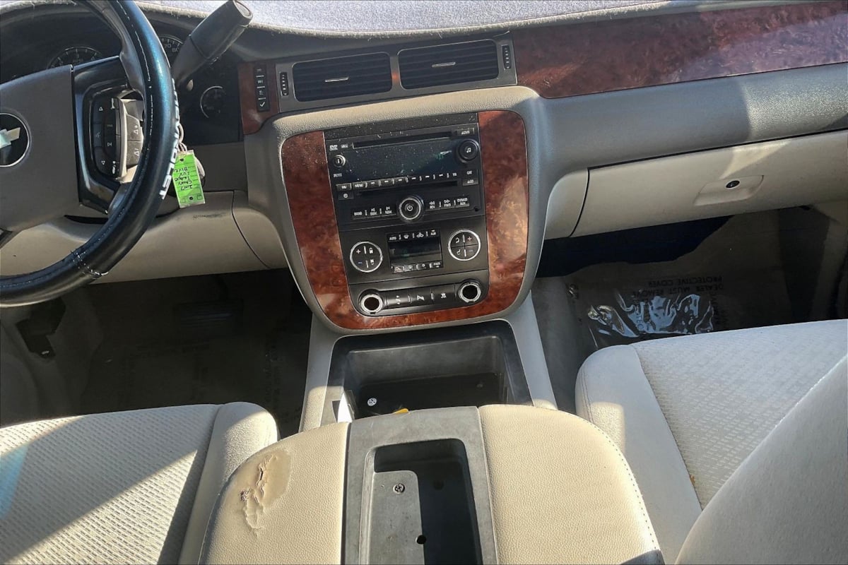 Photo 9 of this Chevrolet Tahoe