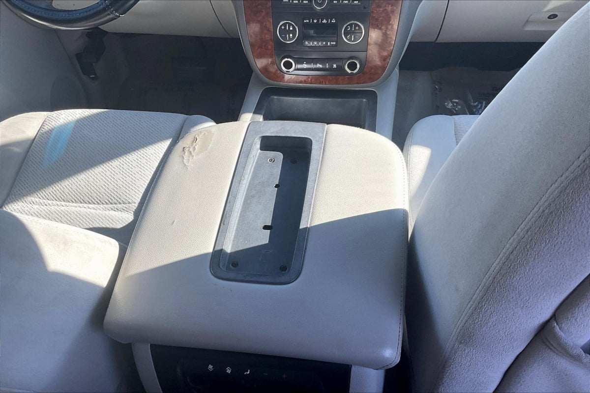 Photo 10 of this Chevrolet Tahoe