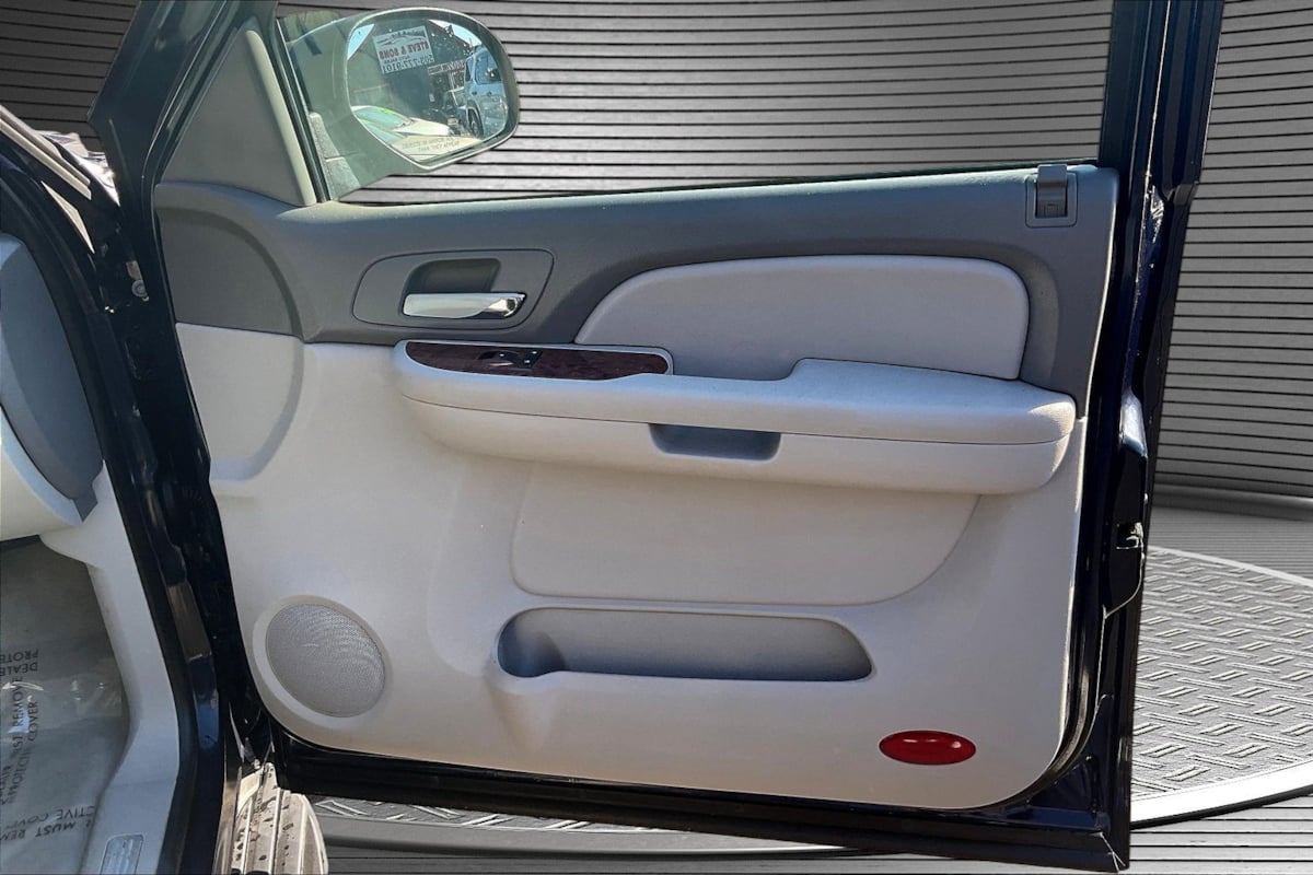 Photo 25 of this Chevrolet Tahoe