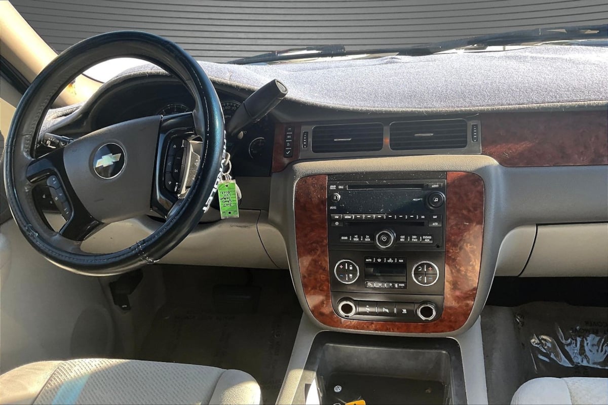 Photo 14 of this Chevrolet Tahoe