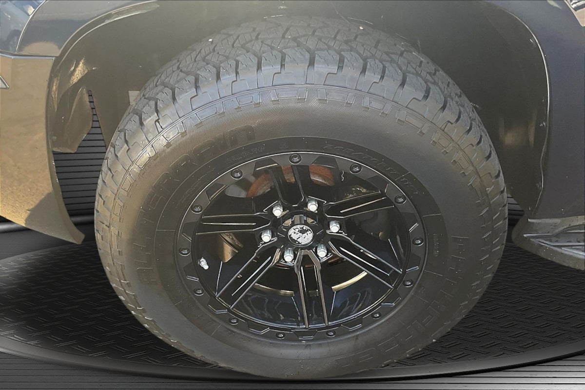 Photo 31 of this Chevrolet Tahoe