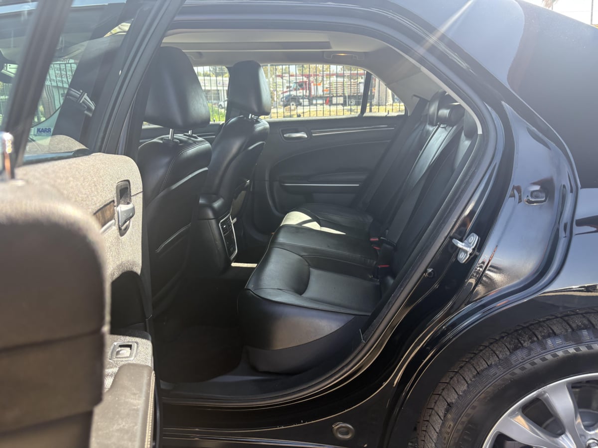 2018 Chrysler 300 Limited - Photo 11