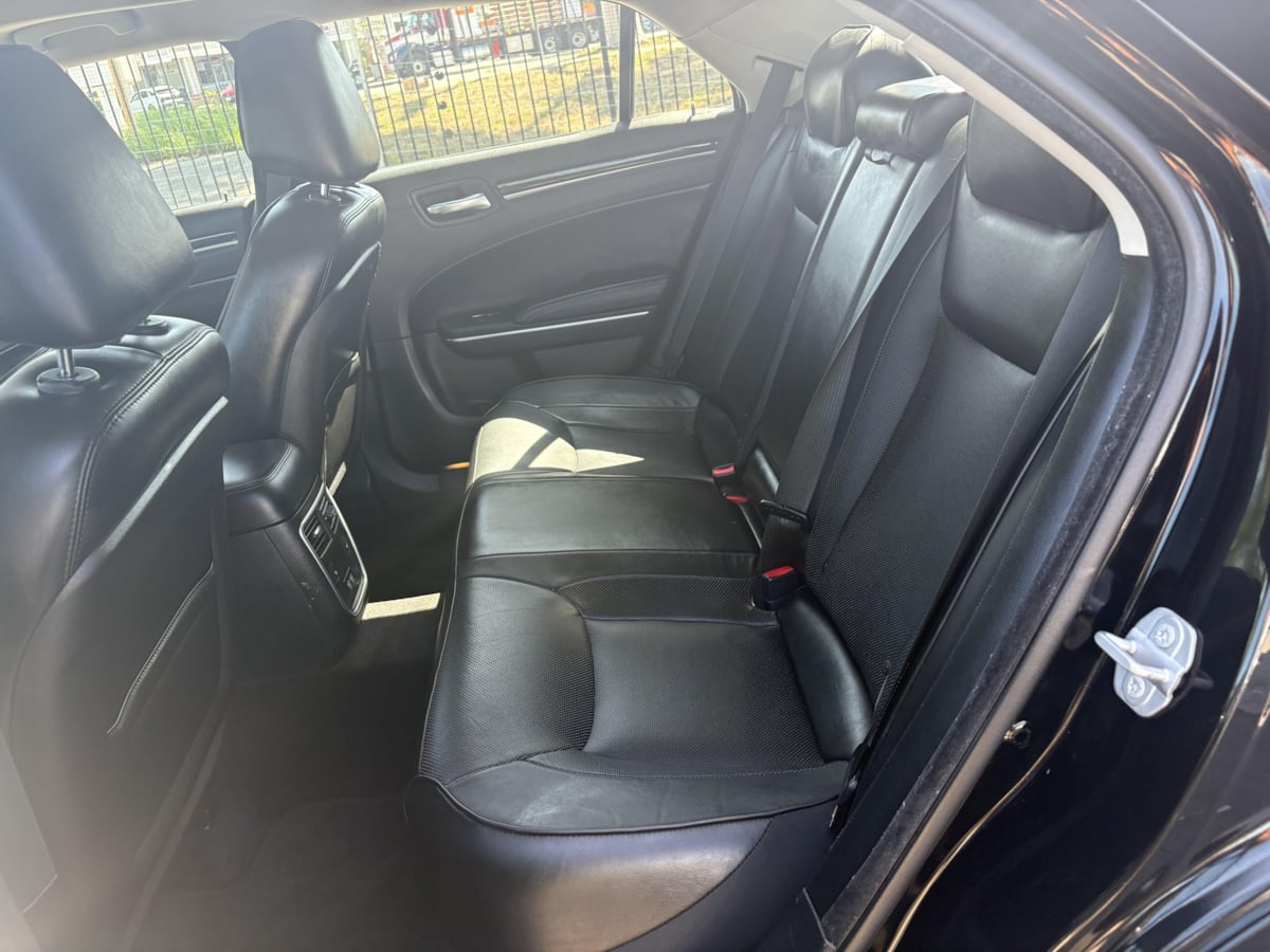 2018 Chrysler 300 Limited - Photo 12