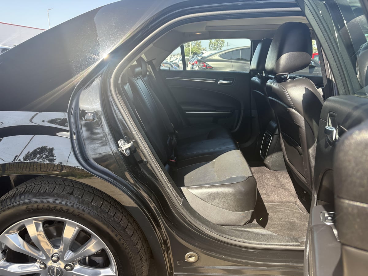 2018 Chrysler 300 Limited - Photo 14