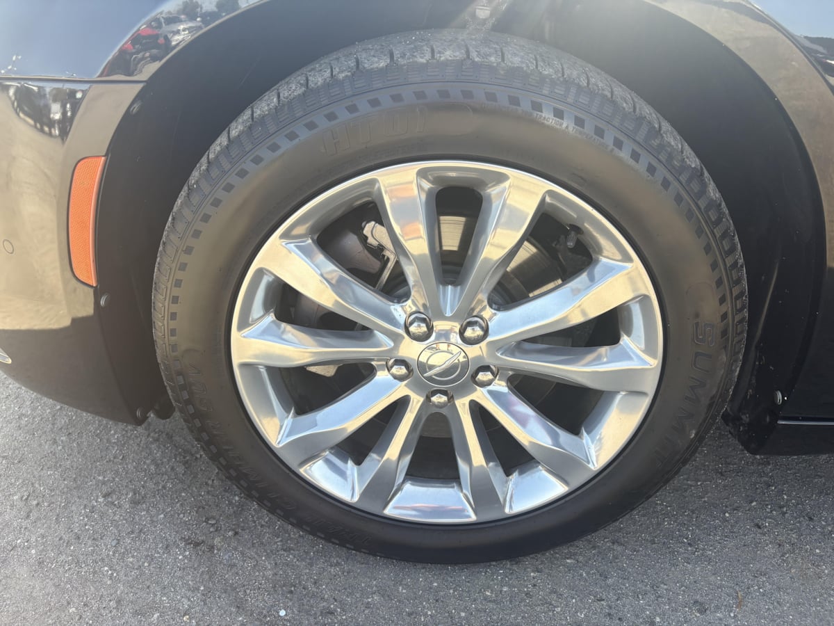 2018 Chrysler 300 Limited - Photo 23