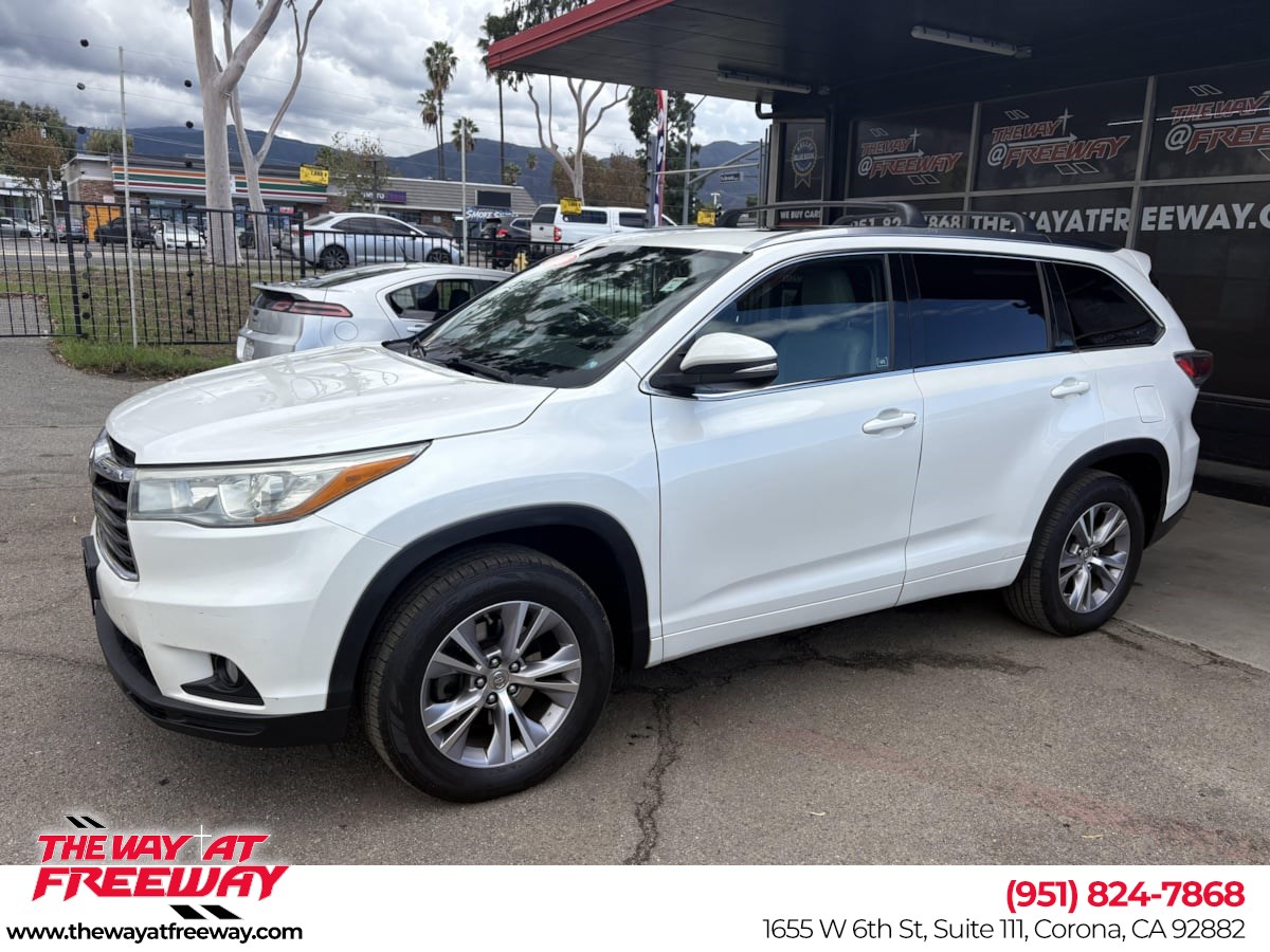 White (Blizzard Pearl) 2015 Toyota Highlander SUV / Crossover Front-Wheel Drive Automatic
