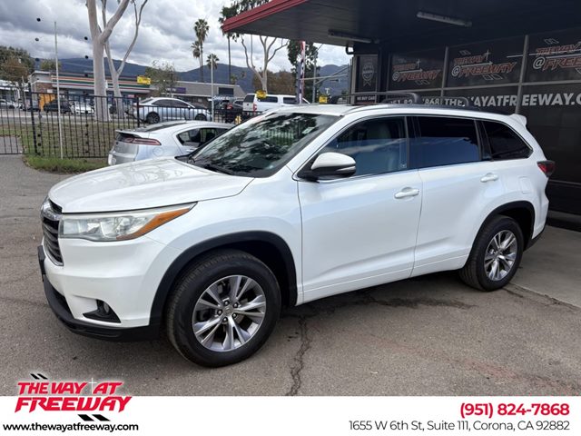 White (Blizzard Pearl) 2015 Toyota Highlander SUV / Crossover Front-Wheel Drive Automatic