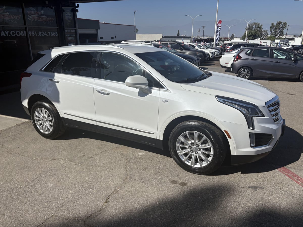 Photo 3 of this Cadillac XT5