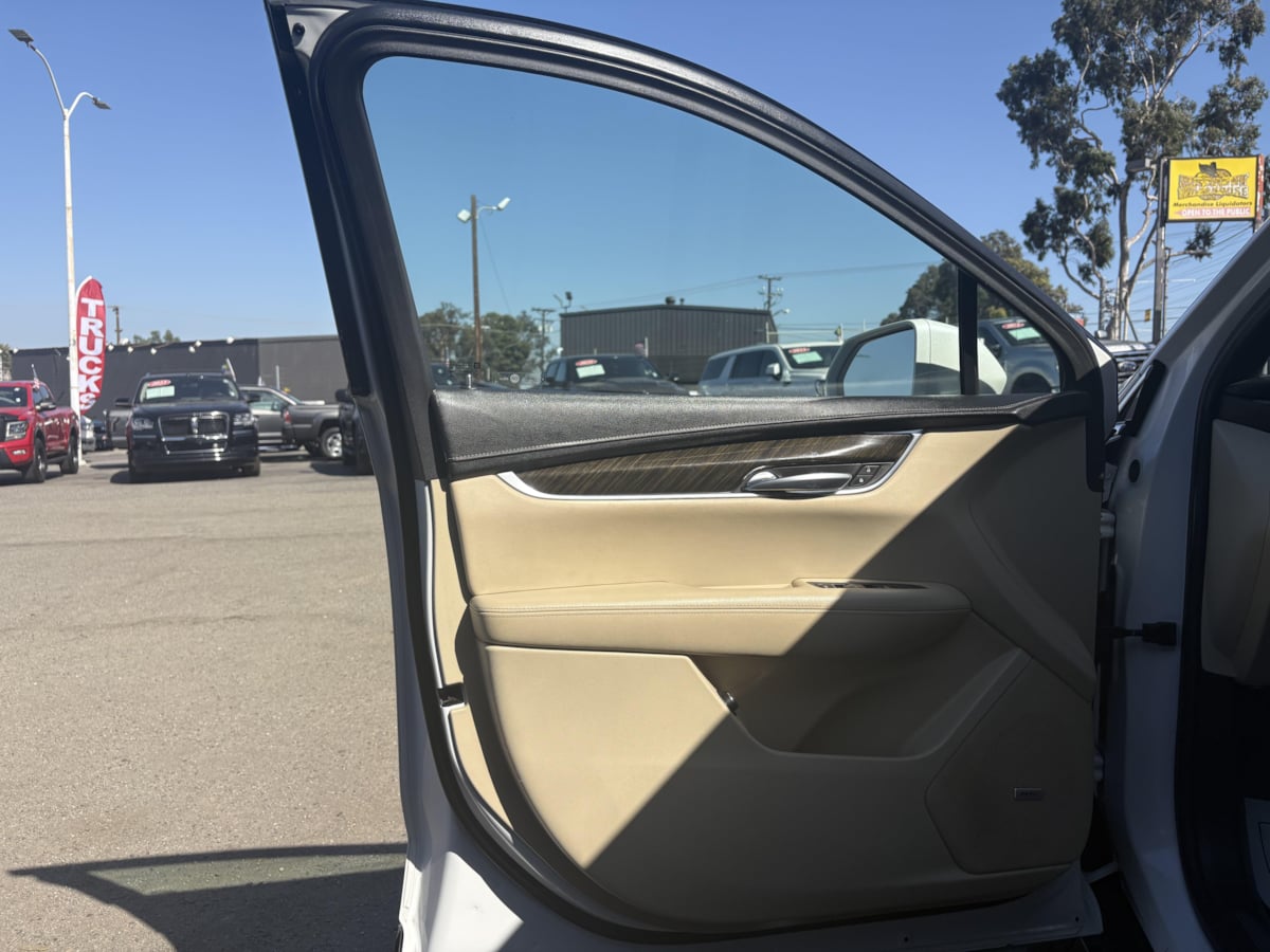 Photo 7 of this Cadillac XT5