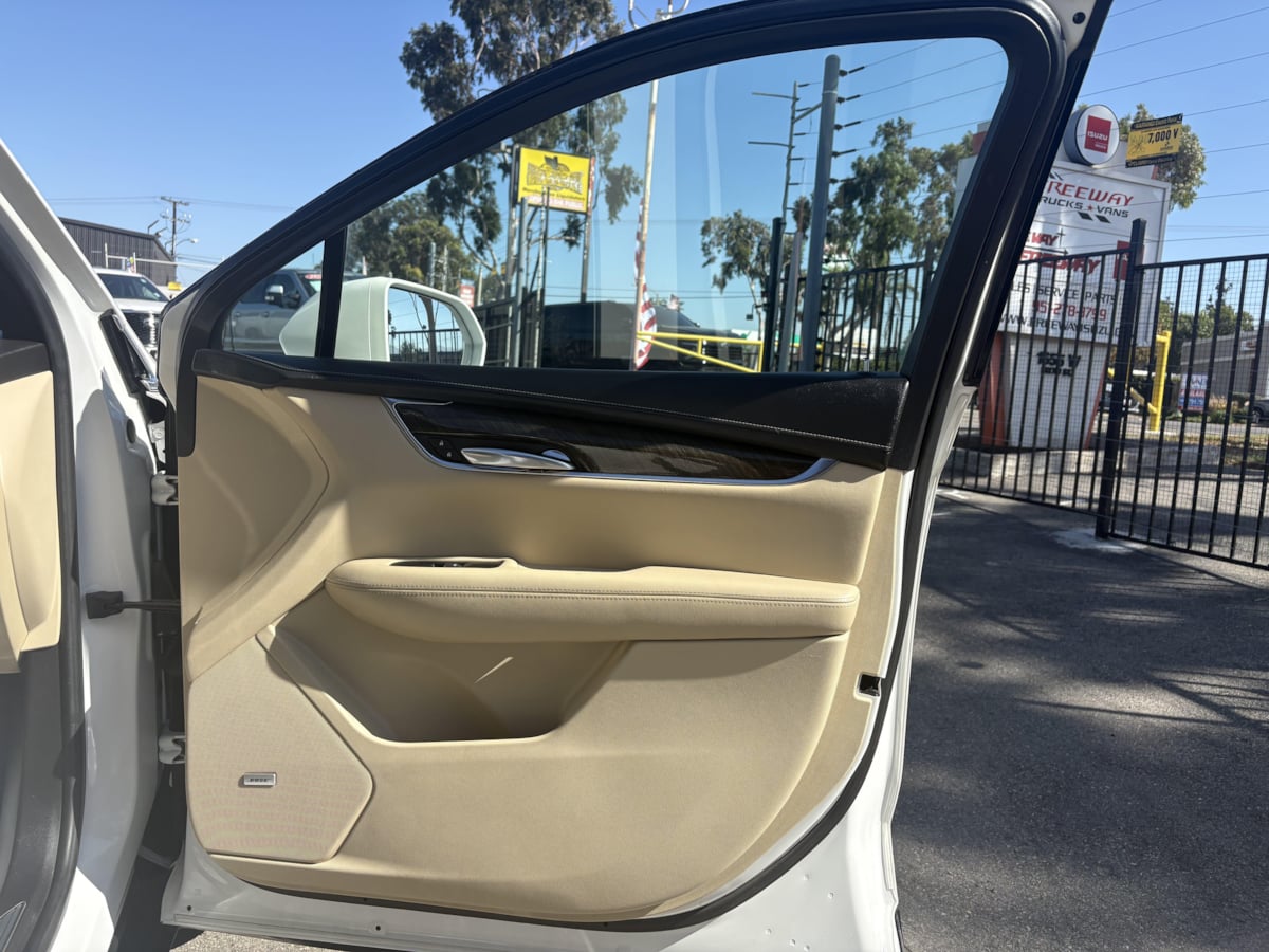 Photo 16 of this Cadillac XT5