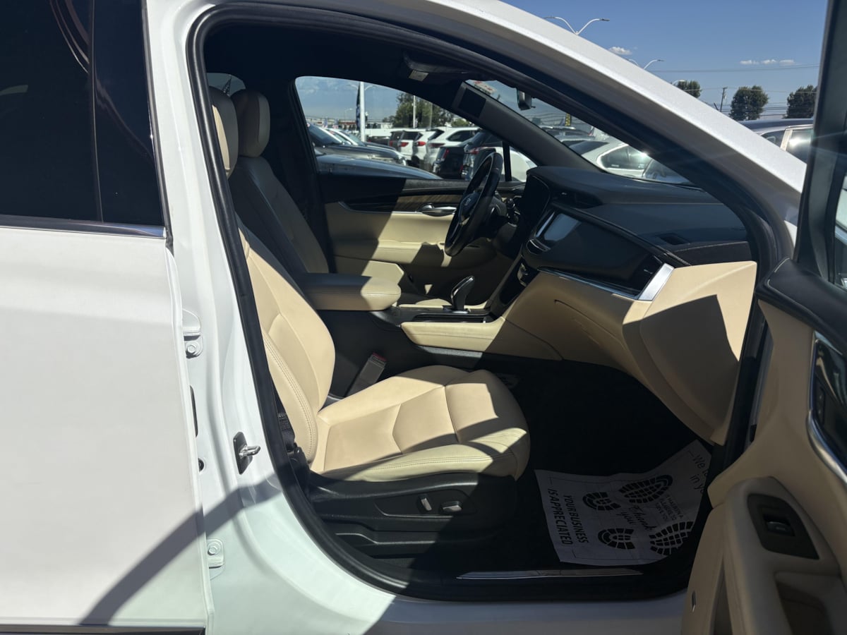 Photo 17 of this Cadillac XT5