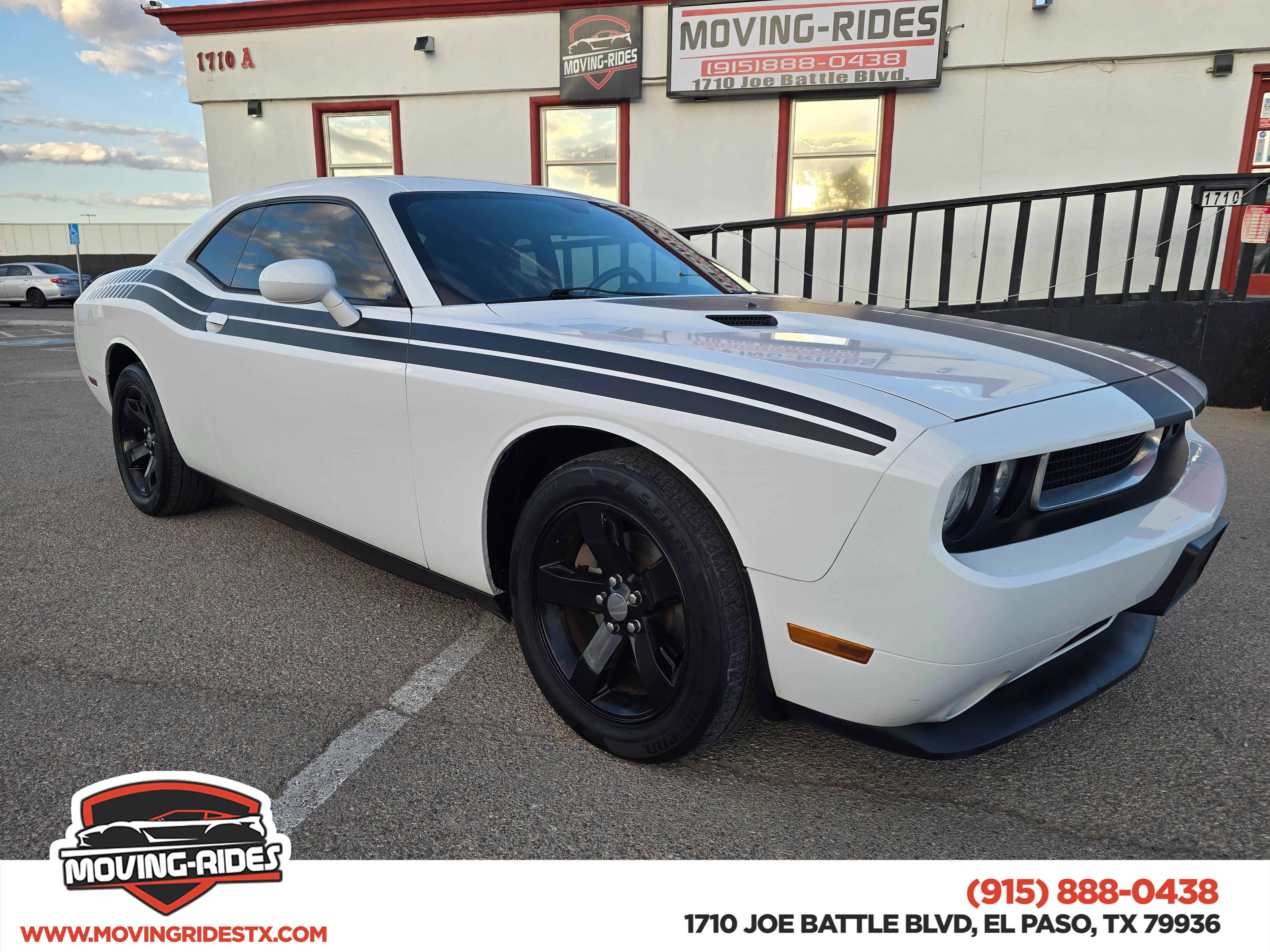 2014 Dodge Challenger SXT's photo