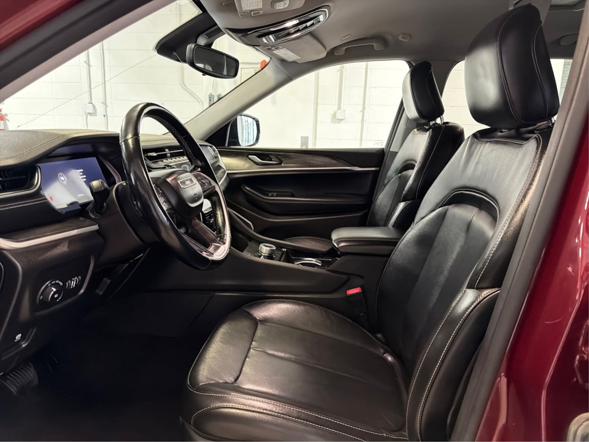 Photo 9 of this Jeep Grand Cherokee L