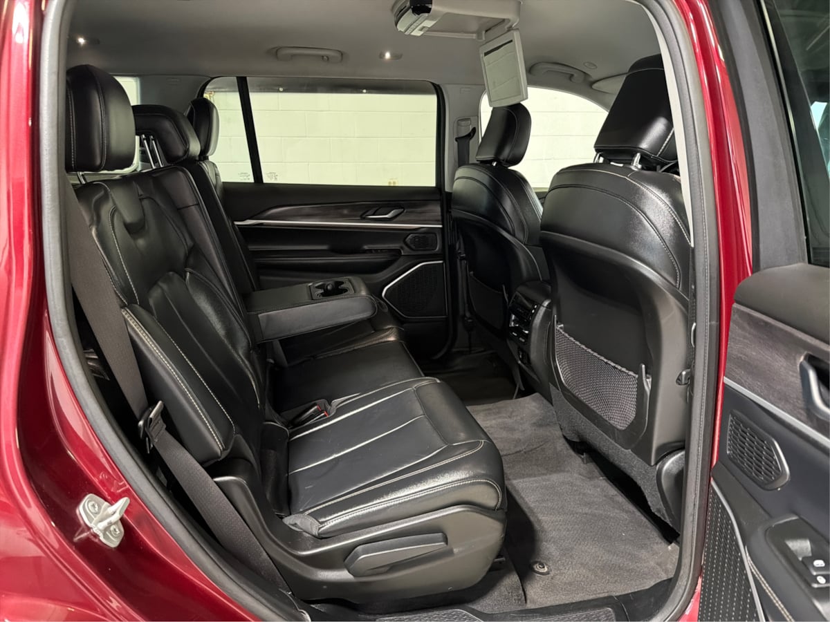 Photo 16 of this Jeep Grand Cherokee L
