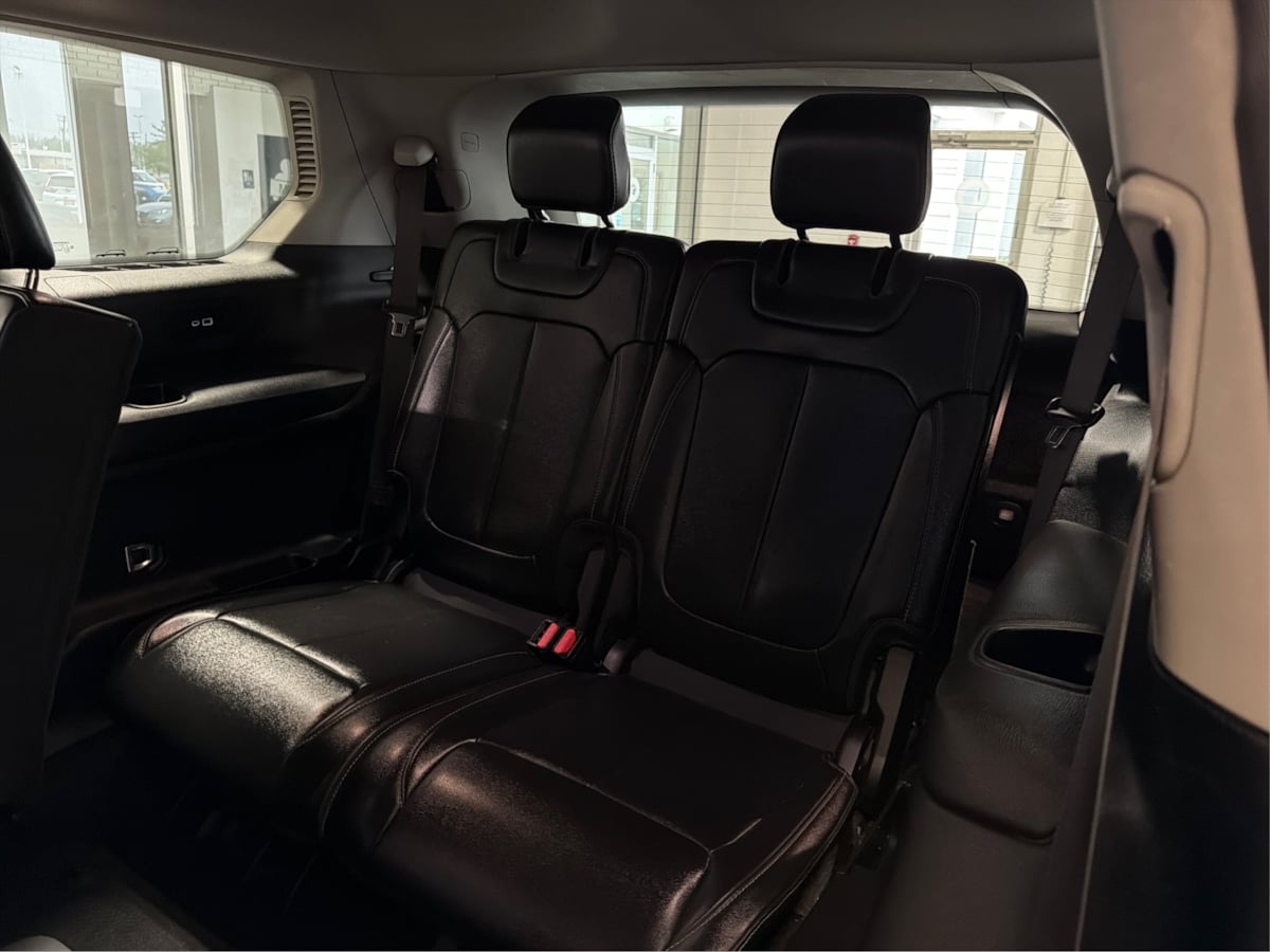 Photo 28 of this Jeep Grand Cherokee L