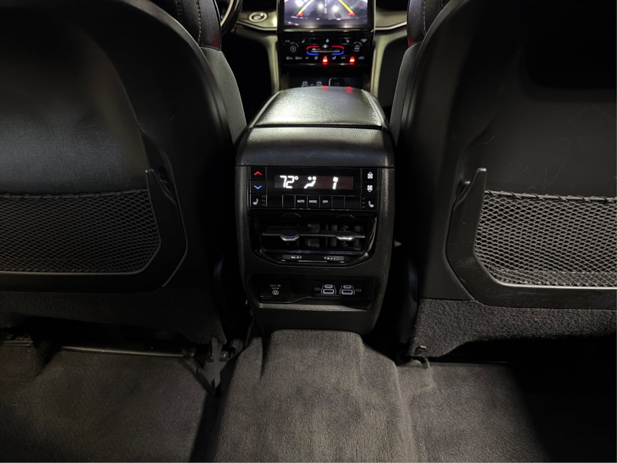 Photo 24 of this Jeep Grand Cherokee L