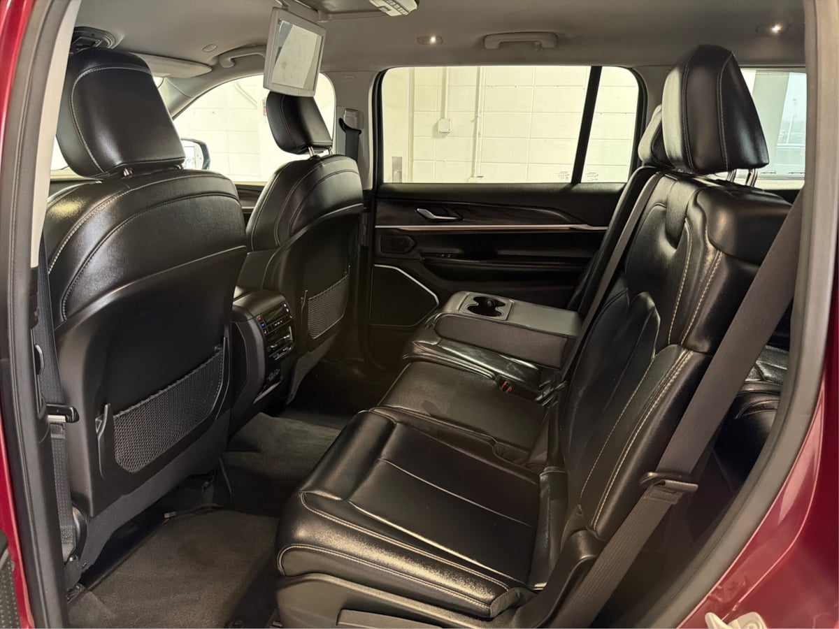 Photo 10 of this Jeep Grand Cherokee L