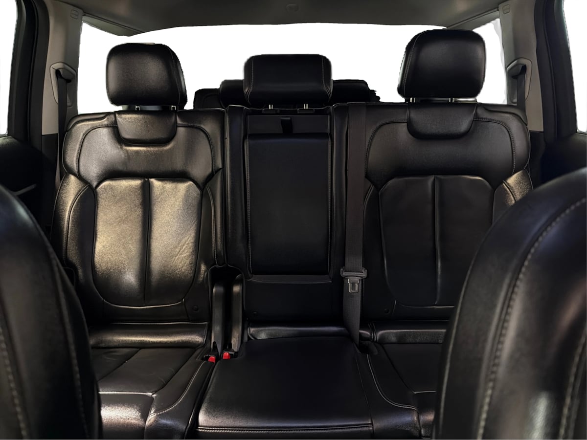 Photo 31 of this Jeep Grand Cherokee L