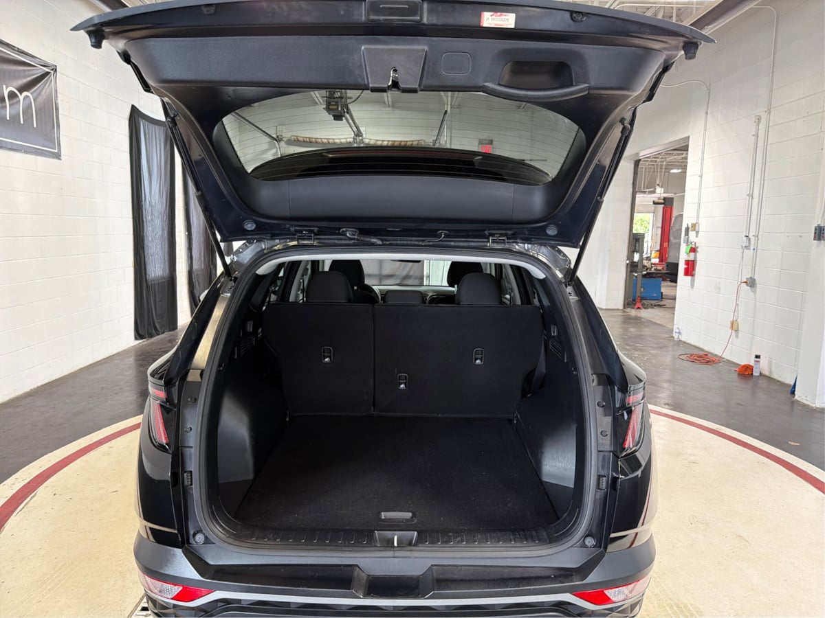 Photo 12 of this Hyundai Tucson