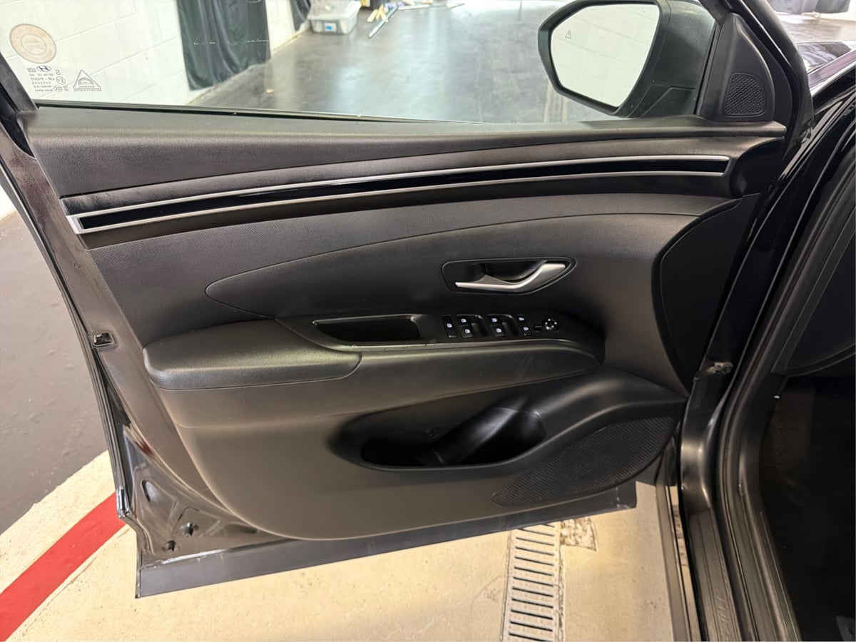 Photo 21 of this Hyundai Tucson