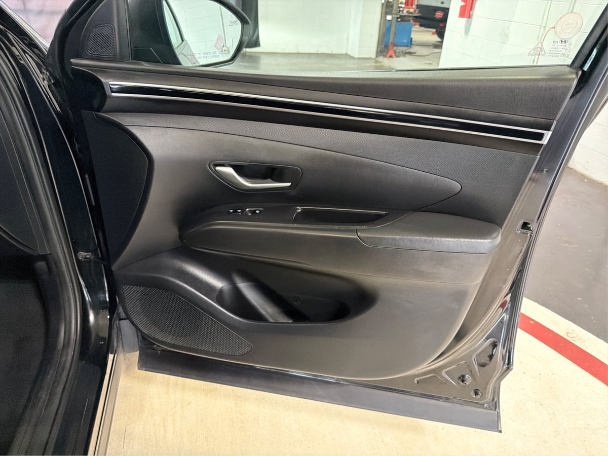 Photo 23 of this Hyundai Tucson