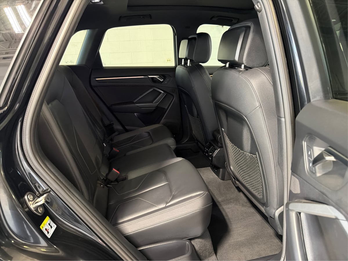 Photo 16 of this Audi Q3