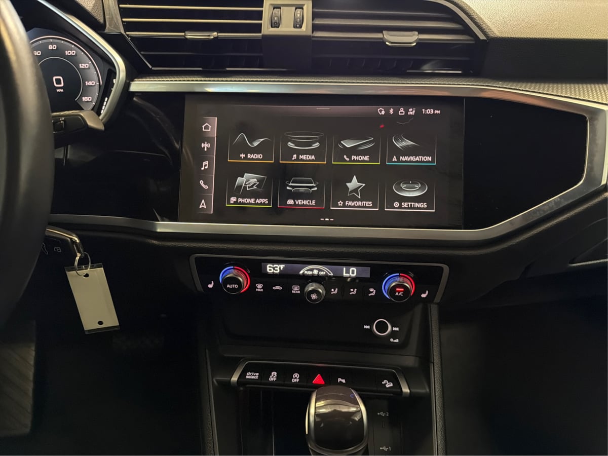 Photo 31 of this Audi Q3