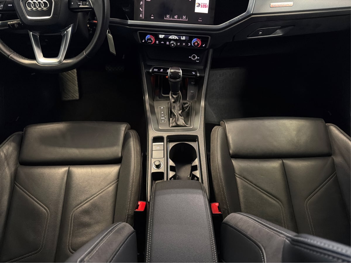 Photo 20 of this Audi Q3