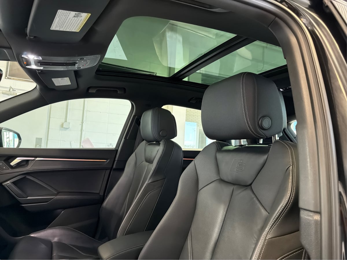Photo 26 of this Audi Q3