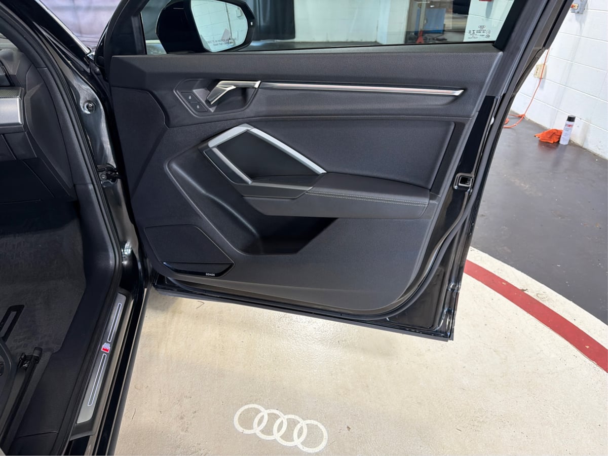 Photo 27 of this Audi Q3